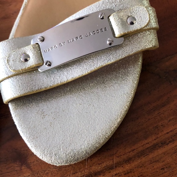 Marc Jacobs Gold Silver Open Toe Flat Sandals - Picture 3 of 8